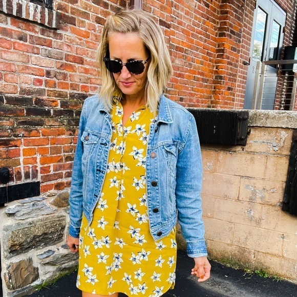 Ann Taylor Dresses & Skirts - Ann Taylor Floral Sleeveless Yellow shirt mini Dress with pockets Size XSP